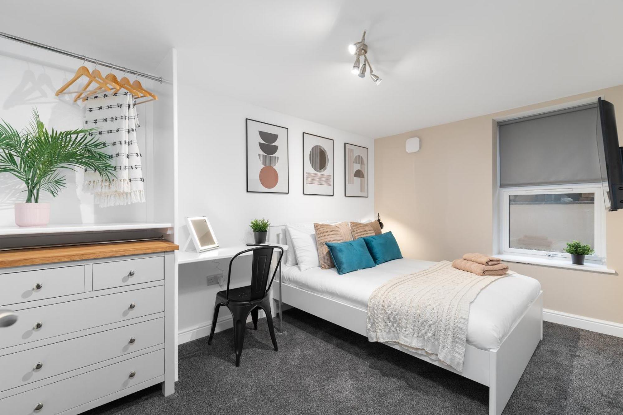Luxury Lower-Level One Bed Apt Лидс Экстерьер фото